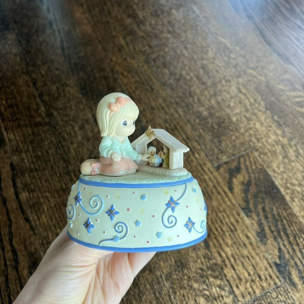 precious moments Girl Admiring Nativity Musical Plays, Away In A Manger